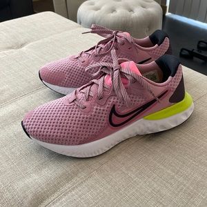 NWOT Nike Lavender Renew Running Shoes Size 8.5